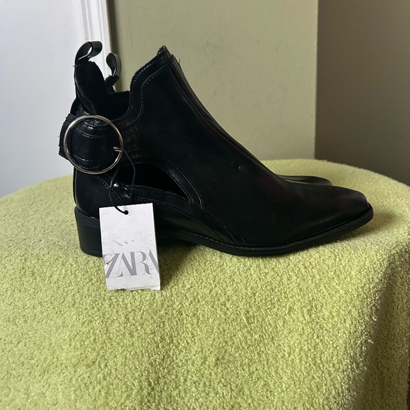 NWT Zara Sleek Black Ankle Booties Sz 9 - Picture 1 of 14